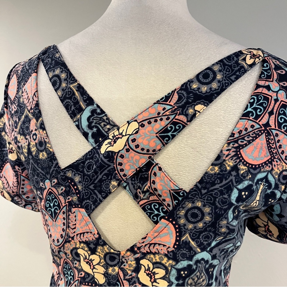 Hollister Navy and Pink Floral Print short sleeve‎ Women's mini Dress size small - Picture 7 of 12